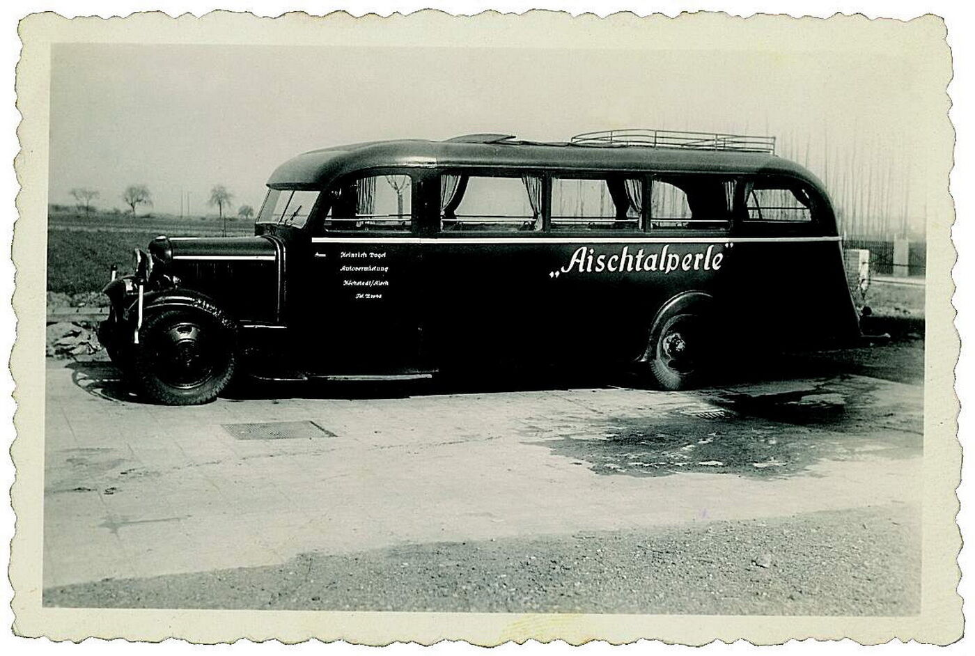 Historisches Foto der „Aischtalperle", des ersten Omnibusses von Vogel aus Höchstadt